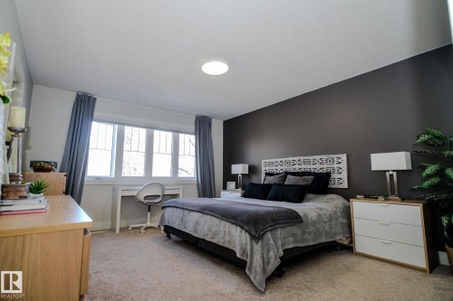 10433 70 Avenue, Edmonton, AB - Indoor Photo Showing Bedroom