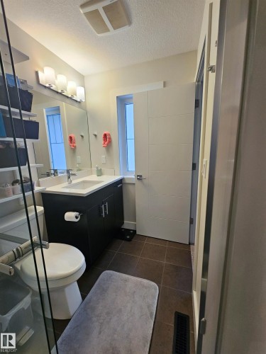 10433 70 Avenue, Edmonton, AB - Indoor Photo Showing Bathroom
