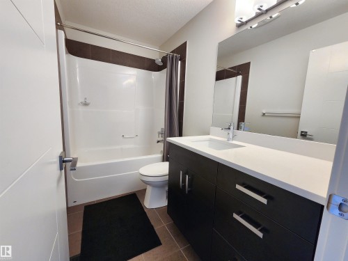 10433 70 Avenue, Edmonton, AB - Indoor Photo Showing Bathroom