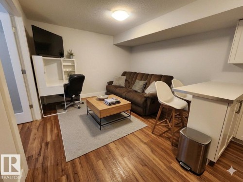 10433 70 Avenue, Edmonton, AB - Indoor