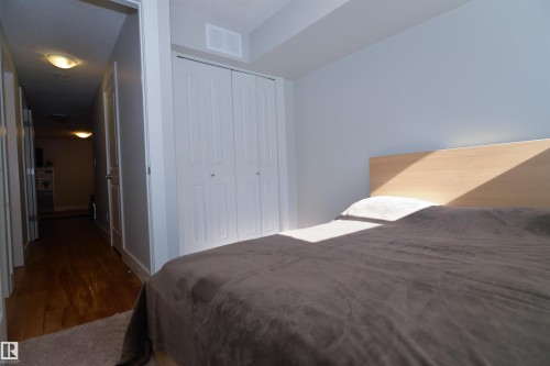 10433 70 Avenue, Edmonton, AB - Indoor Photo Showing Bedroom