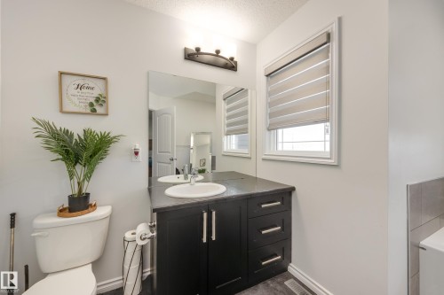 5112 Lark Crescent, Edmonton, AB - Indoor Photo Showing Bathroom