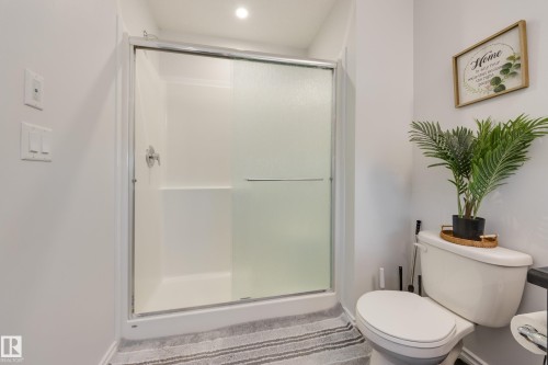5112 Lark Crescent, Edmonton, AB - Indoor Photo Showing Bathroom