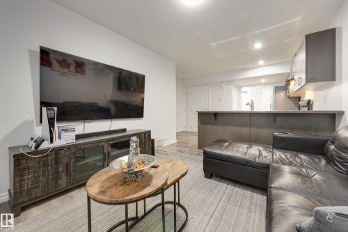 5112 Lark Crescent, Edmonton, AB - Indoor Photo Showing Living Room