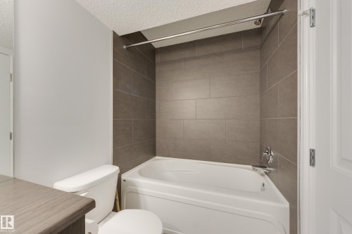 5112 Lark Crescent, Edmonton, AB - Indoor Photo Showing Bathroom