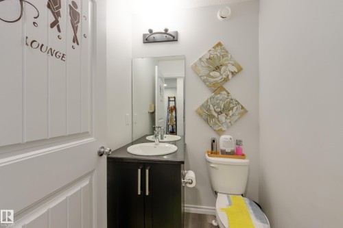 5112 Lark Crescent, Edmonton, AB - Indoor Photo Showing Bathroom