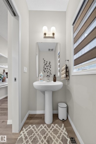 6085 King Landing, Edmonton, AB - Indoor Photo Showing Bathroom