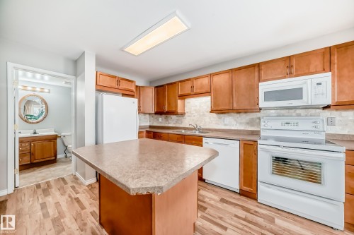 14934 43 Avenue, Edmonton, AB - Indoor Photo Showing Kitchen With Double Sink