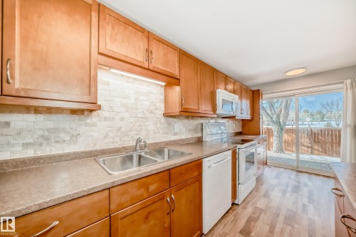 14934 43 Avenue, Edmonton, AB - Indoor Photo Showing Kitchen With Double Sink