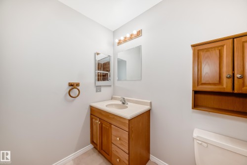 14934 43 Avenue, Edmonton, AB - Indoor Photo Showing Bathroom