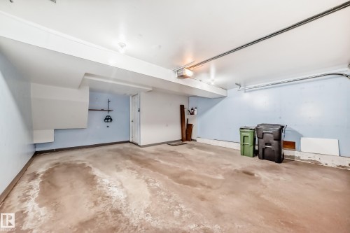 14934 43 Avenue, Edmonton, AB - Indoor Photo Showing Garage