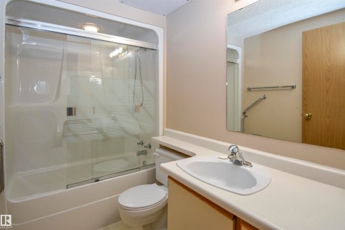 102 4812 51 Avenue, Stony Plain, AB - Indoor Photo Showing Bathroom