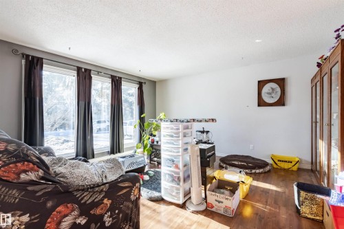 33 Brookside Avenue, Spruce Grove, AB - Indoor Photo Showing Other Room