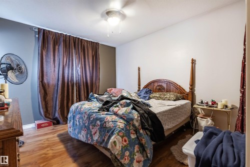 33 Brookside Avenue, Spruce Grove, AB - Indoor Photo Showing Bedroom