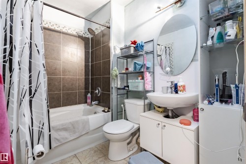 33 Brookside Avenue, Spruce Grove, AB - Indoor Photo Showing Bathroom