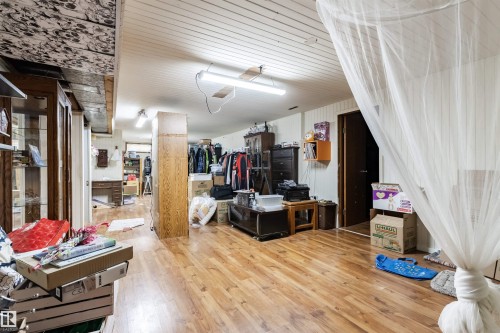 33 Brookside Avenue, Spruce Grove, AB - Indoor Photo Showing Other Room