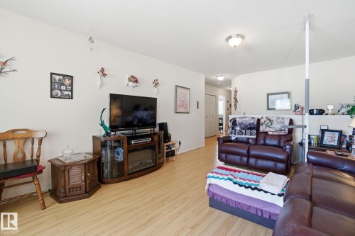 56 13320 124St, Edmonton, AB - Indoor Photo Showing Living Room