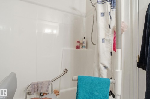 56 13320 124St, Edmonton, AB - Indoor Photo Showing Bathroom