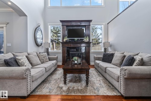 727 107A Street, Edmonton, AB - Indoor Photo Showing Living Room