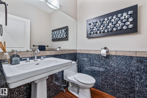 727 107A Street, Edmonton, AB - Indoor Photo Showing Bathroom