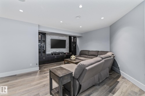 727 107A Street, Edmonton, AB - Indoor