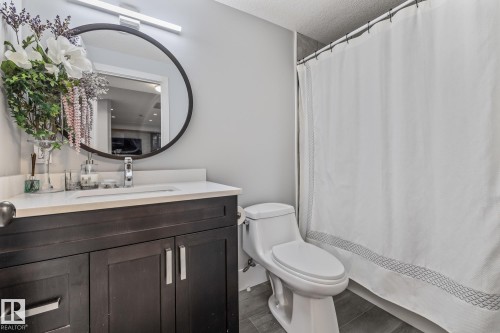 727 107A Street, Edmonton, AB - Indoor Photo Showing Bathroom
