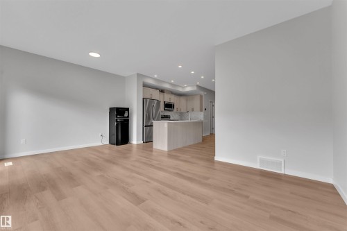 226 Orchards Boulevard, Edmonton, AB - Indoor Photo Showing Kitchen
