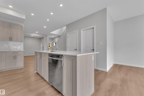 226 Orchards Boulevard, Edmonton, AB - Indoor Photo Showing Kitchen