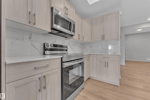 226 Orchards Boulevard, Edmonton, AB - Indoor Photo Showing Kitchen
