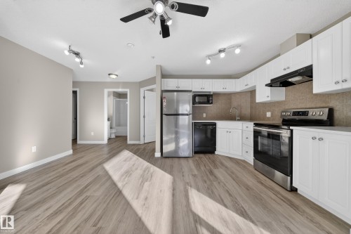 1205 330 Clareview Station Drive, Edmonton, AB - Indoor Photo Showing Kitchen