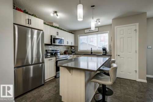 4317 Prowse Link Link, Edmonton, AB - Indoor Photo Showing Kitchen