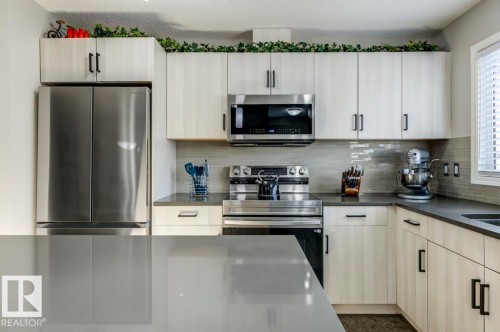 4317 Prowse Link Link, Edmonton, AB - Indoor Photo Showing Kitchen