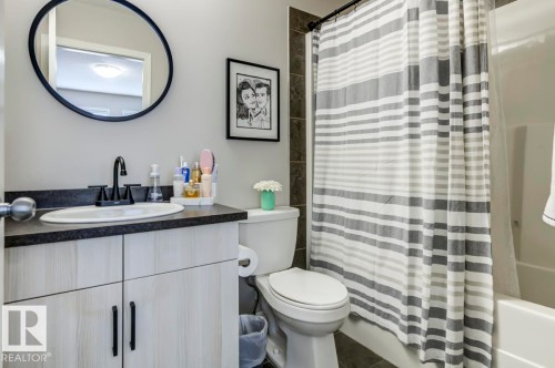 4317 Prowse Link Link, Edmonton, AB - Indoor Photo Showing Bathroom