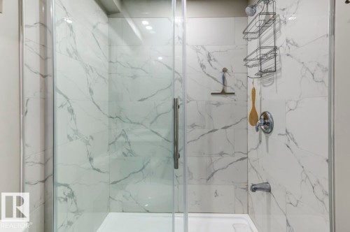 4317 Prowse Link Link, Edmonton, AB - Indoor Photo Showing Bathroom