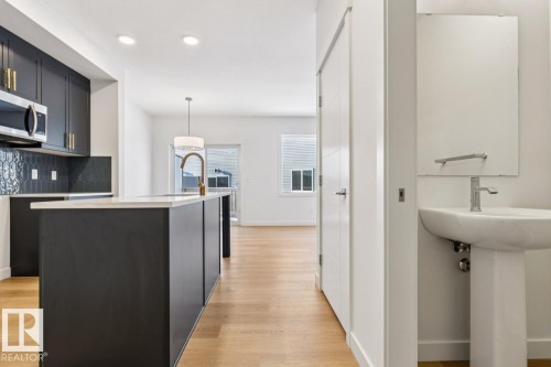 46 710 Mattson Drive, Edmonton, AB - Indoor Photo Showing Kitchen
