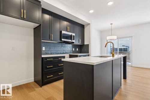 46 710 Mattson Drive, Edmonton, AB - Indoor Photo Showing Kitchen With Upgraded Kitchen