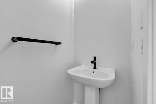 61 Sumac Close, Fort Saskatchewan, AB - Indoor Photo Showing Bathroom