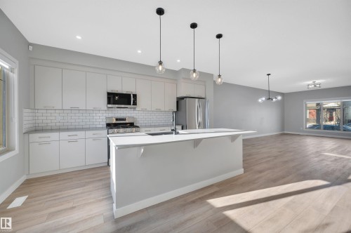 6215 Hampton Gray Avenue, Edmonton, AB - Indoor Photo Showing Kitchen With Upgraded Kitchen