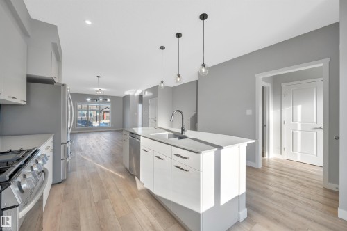 6215 Hampton Gray Avenue, Edmonton, AB - Indoor Photo Showing Kitchen With Upgraded Kitchen