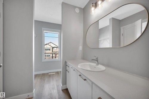 6215 Hampton Gray Avenue, Edmonton, AB - Indoor Photo Showing Bathroom