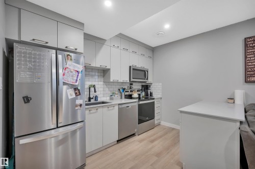 6215 Hampton Gray Avenue, Edmonton, AB - Indoor Photo Showing Kitchen