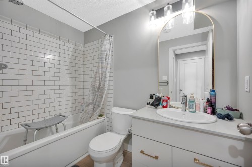 6215 Hampton Gray Avenue, Edmonton, AB - Indoor Photo Showing Bathroom