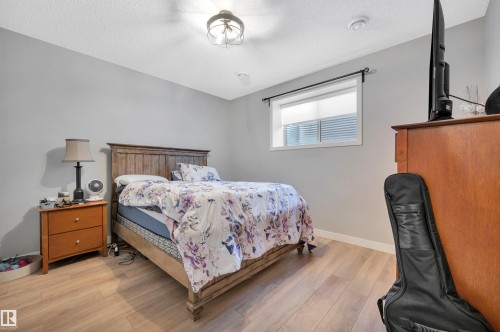 6215 Hampton Gray Avenue, Edmonton, AB - Indoor Photo Showing Bedroom