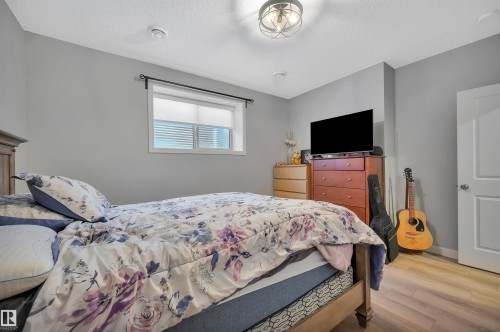 6215 Hampton Gray Avenue, Edmonton, AB - Indoor Photo Showing Bedroom