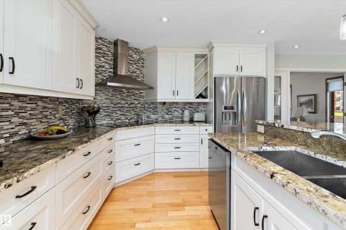 108 Ironwood Place, Edmonton, AB - Indoor Photo Showing Kitchen With Upgraded Kitchen