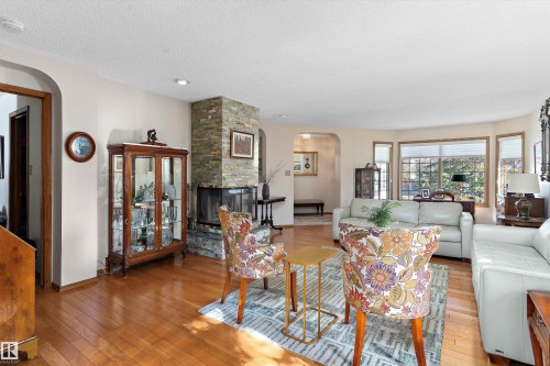108 Ironwood Place, Edmonton, AB - Indoor Photo Showing Living Room