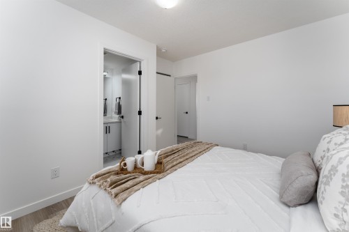 13307 116 Avenue, Edmonton, AB - Indoor Photo Showing Bedroom