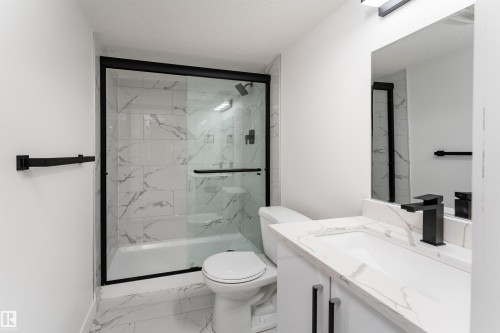 13307 116 Avenue, Edmonton, AB - Indoor Photo Showing Bathroom