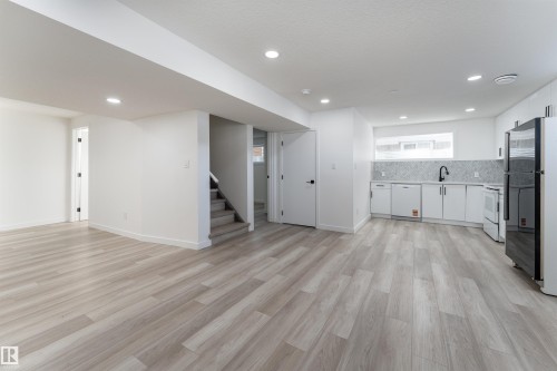 13307 116 Avenue, Edmonton, AB - Indoor