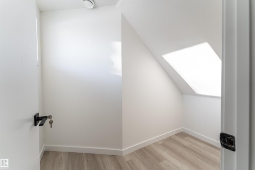 13307 116 Avenue, Edmonton, AB - Indoor Photo Showing Other Room